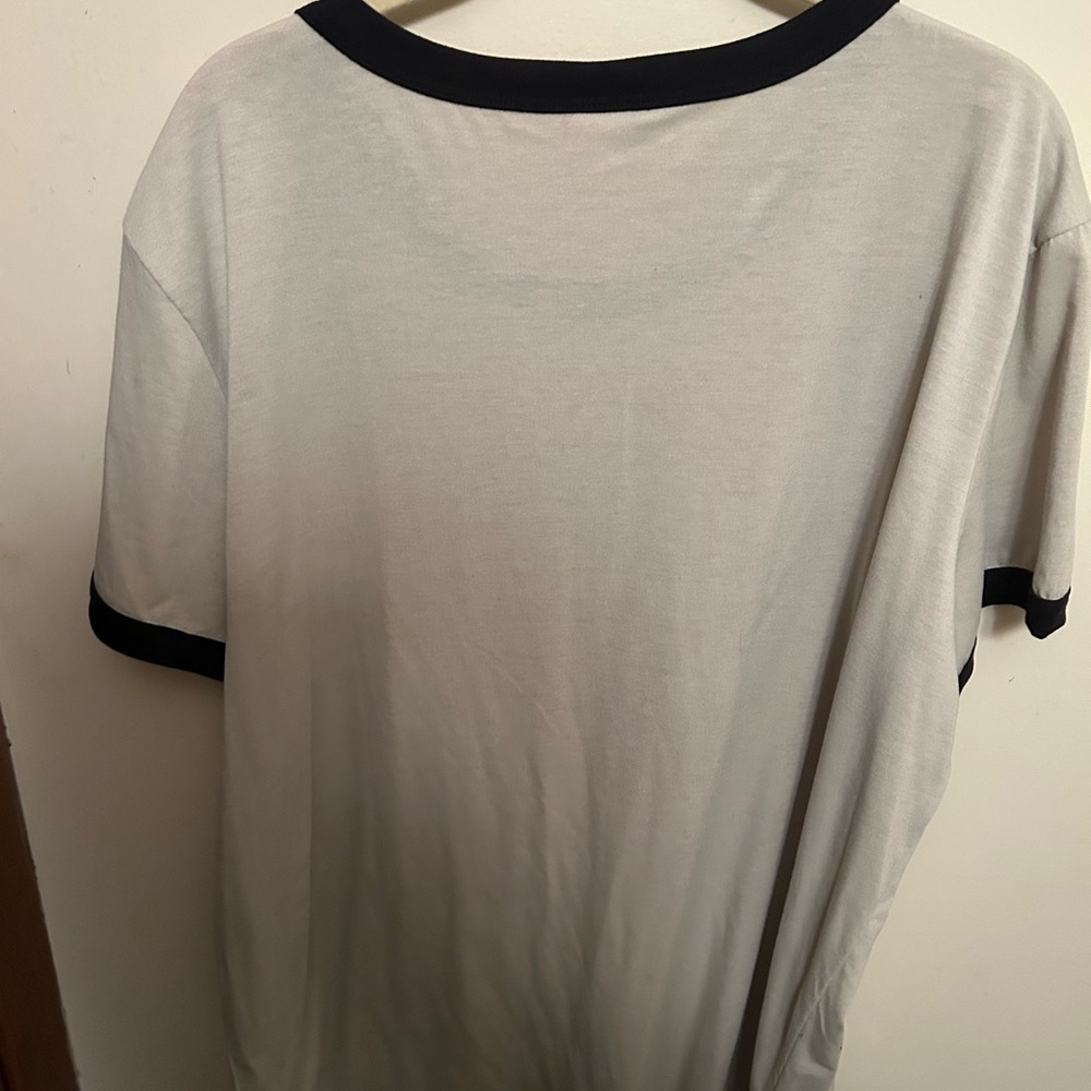 Lula Roe Liv graphic tee, like new, sz 3x, fits true - Picture 9 of 9